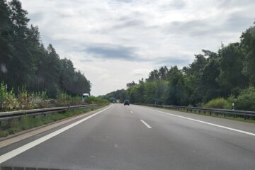 Eine typische deutsche leere Autobahn