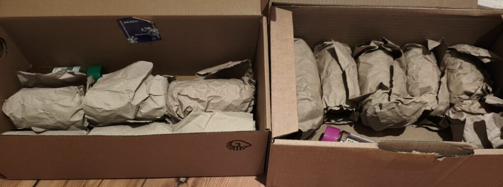 Eingepackte Chilipasten bereit für den Versand
